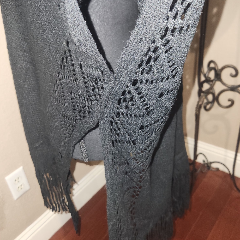 Izzy & Oliver‎ Chic Black Fringe Wrap - Picture 4 of 6